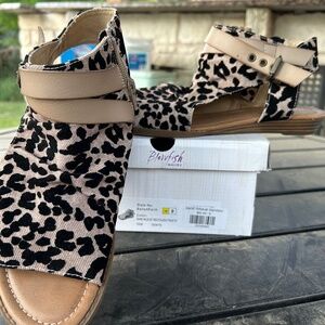 Blowfish sandal 9 wildcat leopard NIB